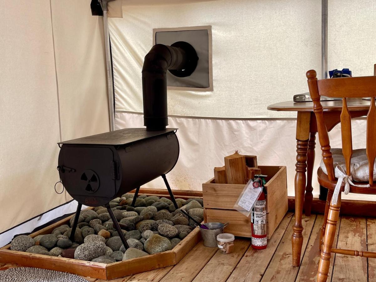 Hotel So Damn Lucky Glamping Ucluelet Exterior foto