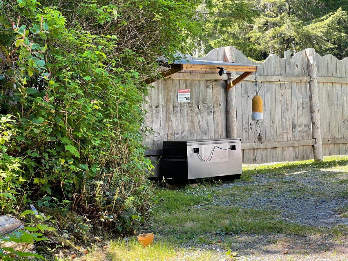 Hotel So Damn Lucky Glamping Ucluelet Exterior foto