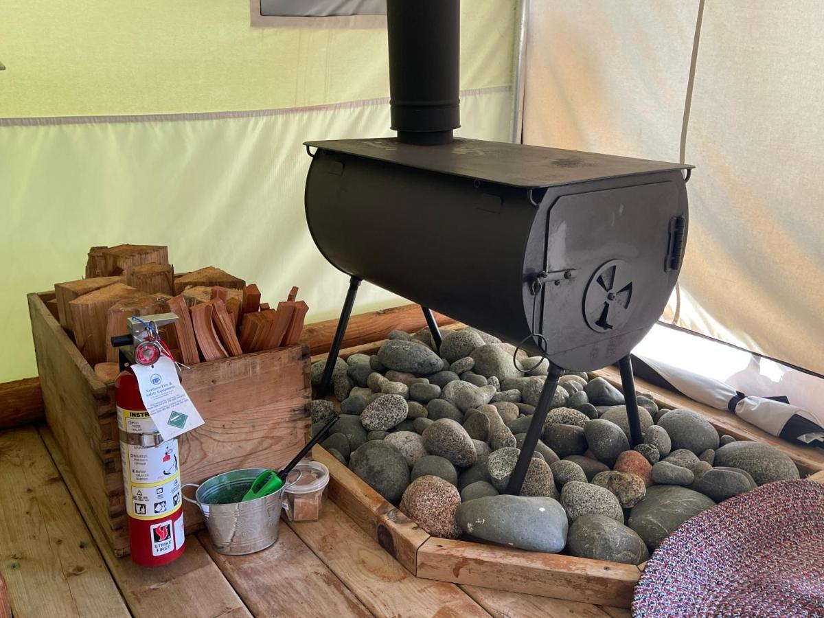 Hotel So Damn Lucky Glamping Ucluelet Exterior foto