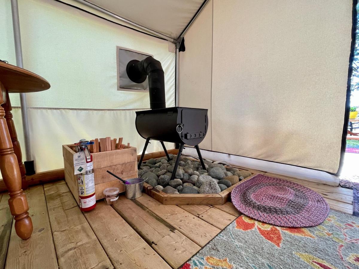Hotel So Damn Lucky Glamping Ucluelet Exterior foto