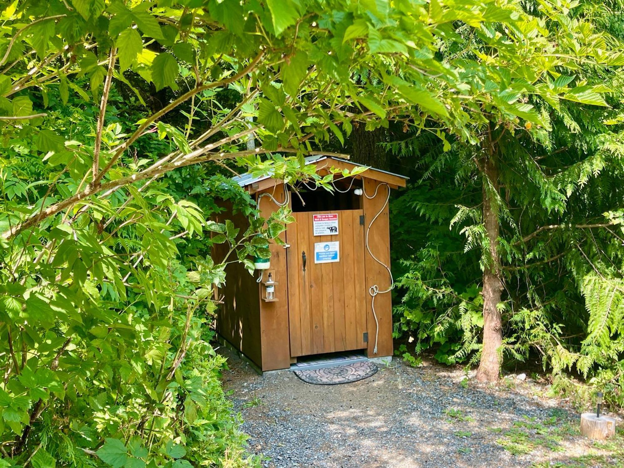 Hotel So Damn Lucky Glamping Ucluelet Exterior foto